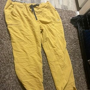 XXL Petite figs yellow pants